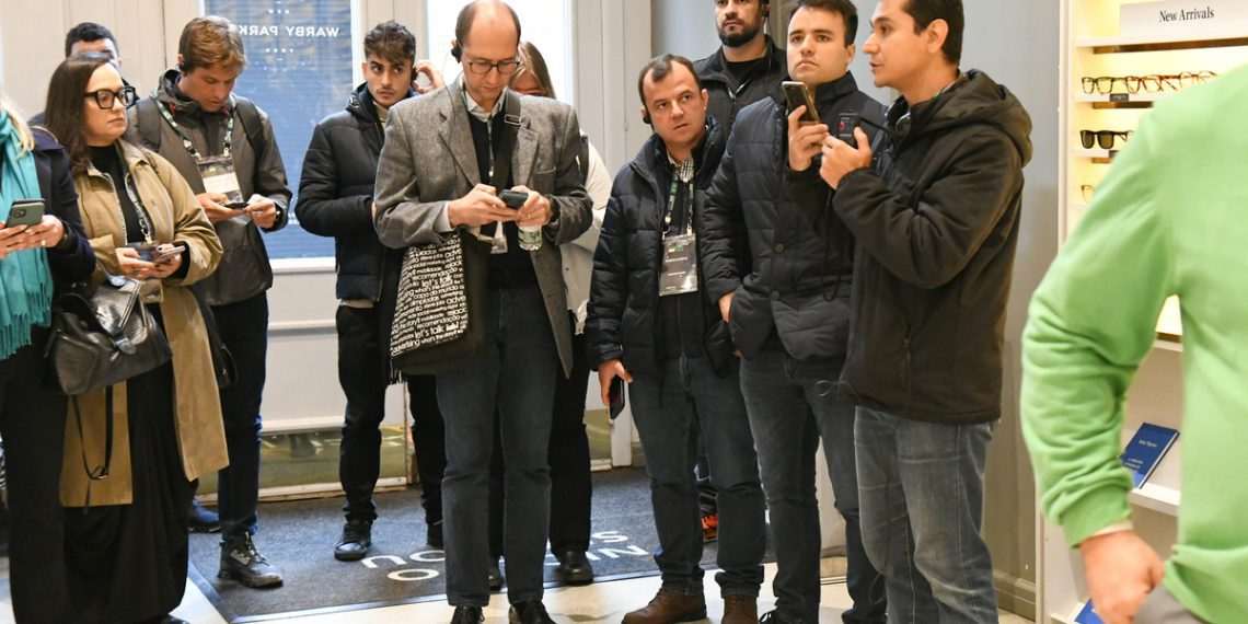 Eduardo Yamashita, COO da Gouvêa Ecosystem, com executivos que participaram de visitas técnicas em Nova York, durante a NRF