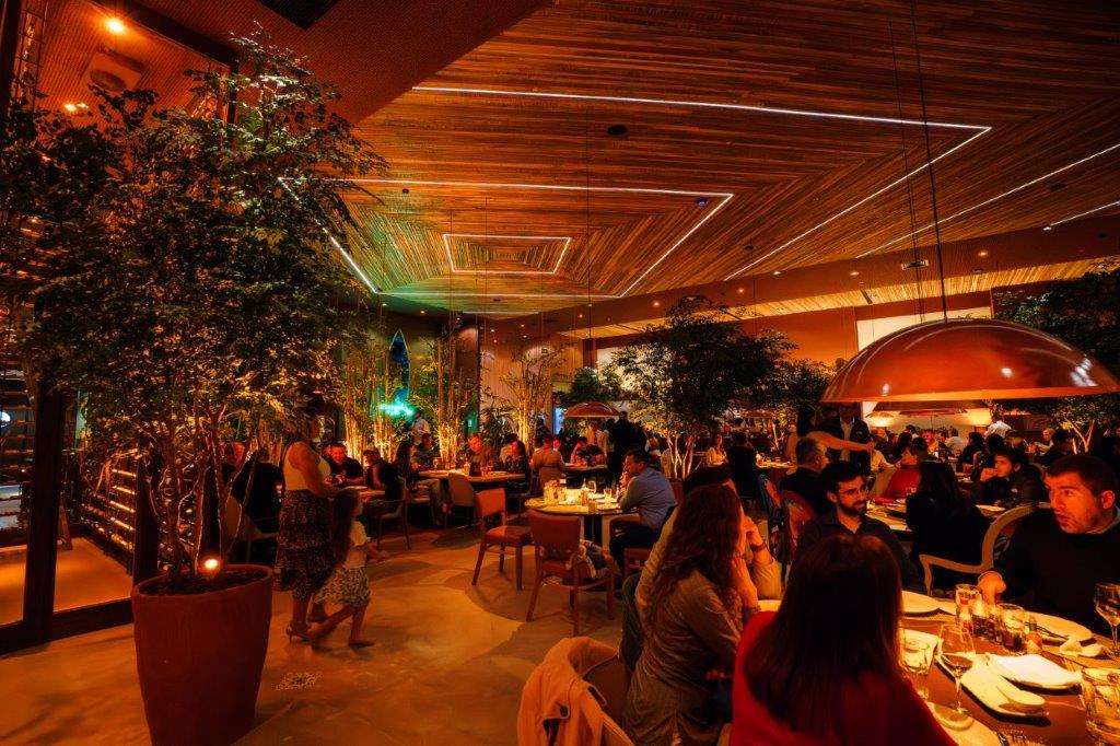 Camarada Camarão abre maior unidade da rede no Taste Lab do Shopping Tamboré