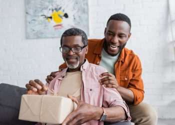 Dia dos Pais: quatro a cada dez consumidores vão fazer compras em lojas físicas