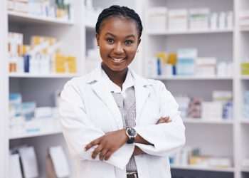 Pague Menos e Extrafarma lançam programa para desenvolver colaboradoras para liderança