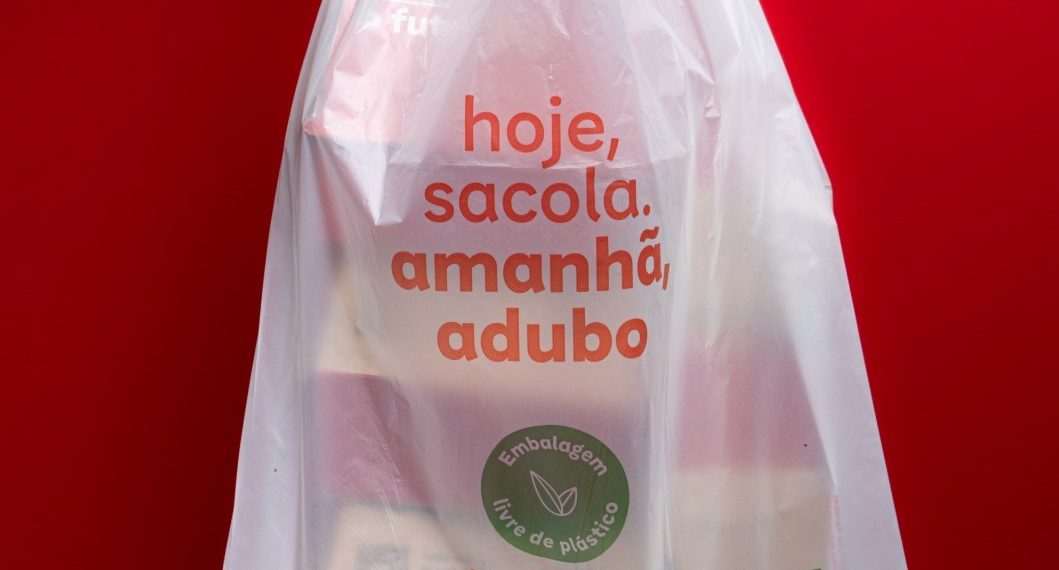 Parceria entre iFood e Embalixo visa introduzir sacolas biodegradáveis no delivery