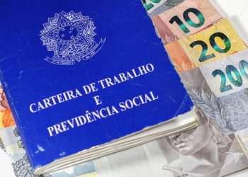 Senado aprova MP que aumenta salário mínimo e amplia isenção do IR