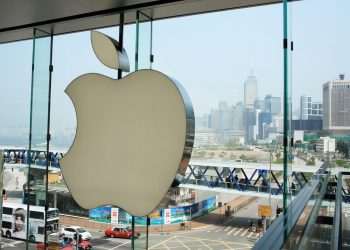 Ações da Apple caem após relatos de redução de pedidos de produção do iPhone