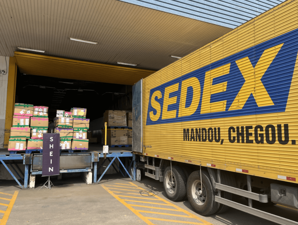 Shein recebe as primeiras 200 toneladas em encomendas de acordo com o programa Remessa Conforme