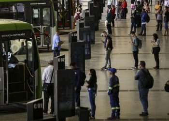 Setor de serviços cresce 0,5% em julho e acumula alta de 6% em 12 meses