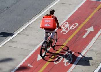 Lula diz que não forçará aplicativos a assinar carteira dos entregadores