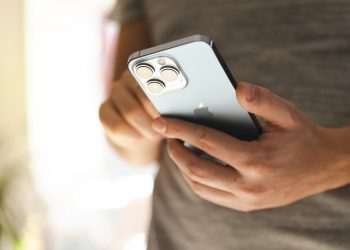 Apple alerta usuários de iPhone sobre ataque de spyware mercenário