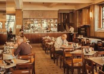 Número de bares e restaurantes com prejuízo em agosto aumenta 5%