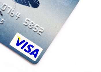Visa anuncia estratégias para o comércio com IA e uso de stablecoins em cartões