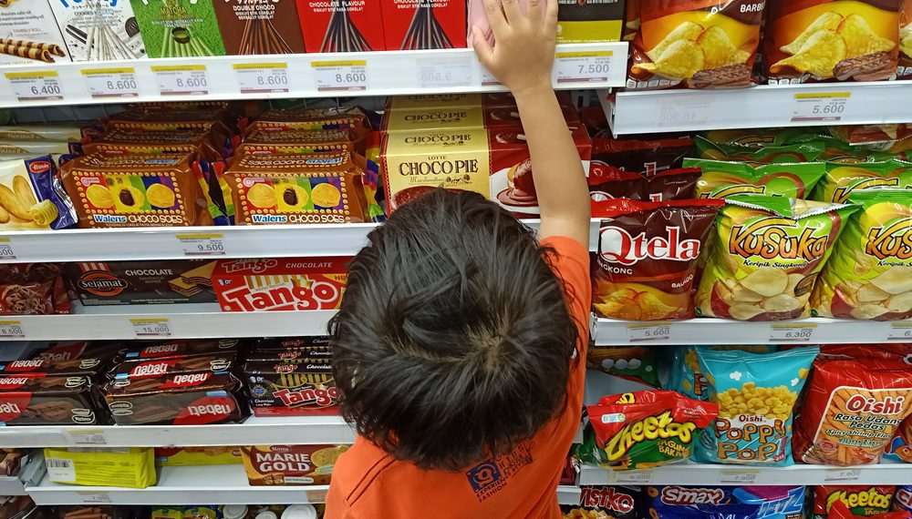 Ministro Paulo Teixeira quer agrotóxicos e ultraprocessados no imposto seletivo