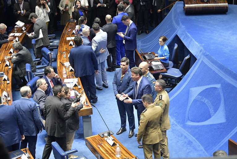 Senado aprova reforma tributária em 1º turno com placar apertado, por 53 votos a 24