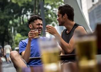 Bares e restaurantes poderão ocupar vagas de veículos em frente aos estabelecimentos