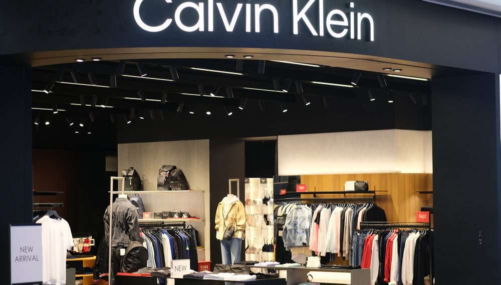 Calvin Klein passa a operar estoque com inteligência artificial e big data