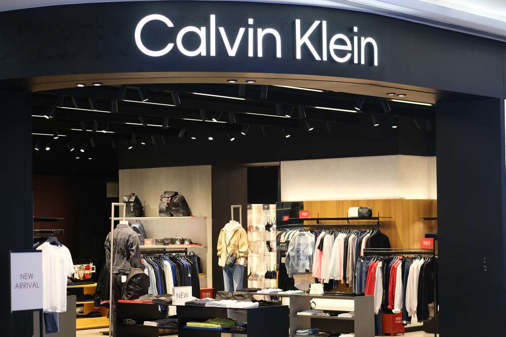 Calvin Klein passa a operar estoque com inteligência artificial e big data