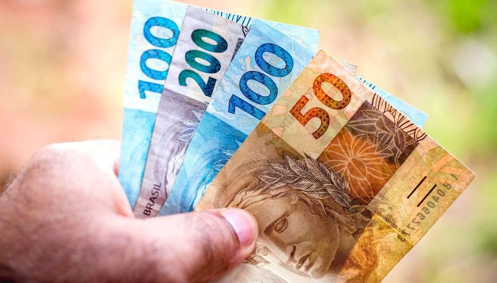 Grandes bancos entram de vez no consignado privado; veja como aproveitar