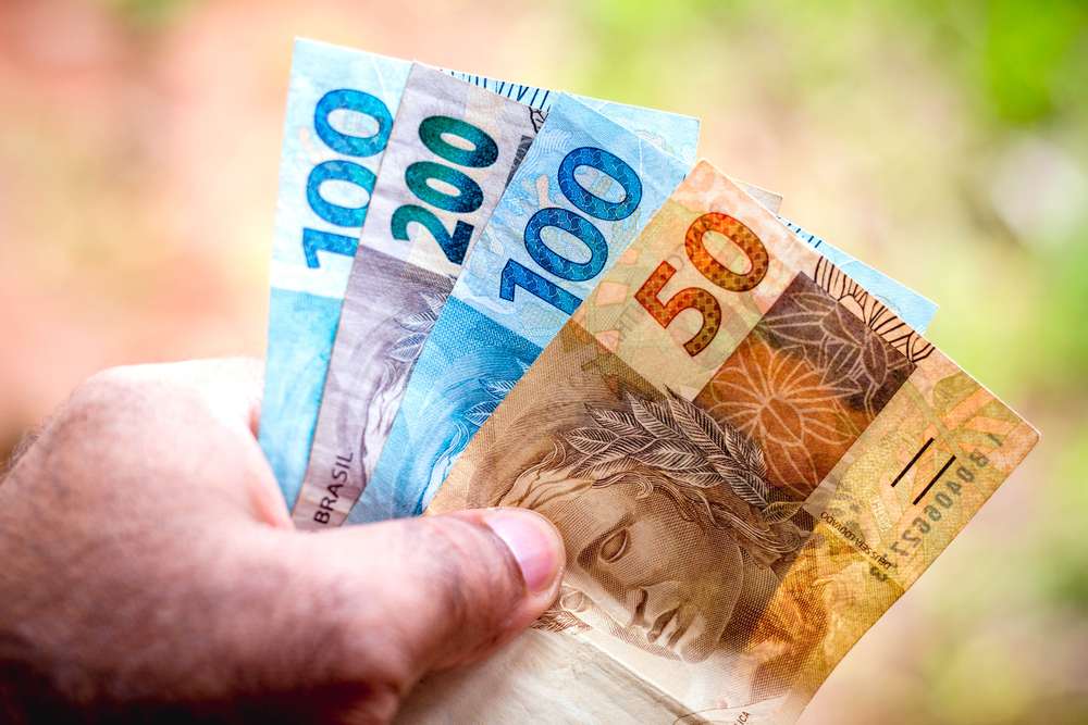 Grandes bancos entram de vez no consignado privado; veja como aproveitar