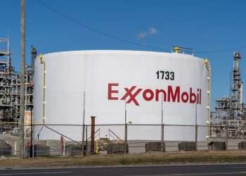ExxonMobil anuncia planos de abrir fábrica de lítio para veículos elétricos