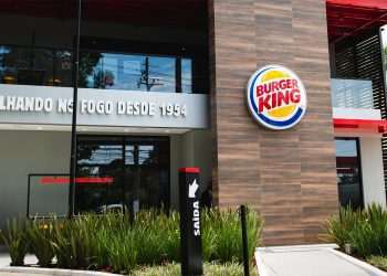 Estratégias da Zamp economizam mais de 100 milhões de litros de água em 2023 no Burger King e no Popeyes