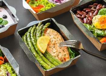 Alimentação saudável, dark kitchens e consolidação do delivery: tendências de 2024 para o foodservice