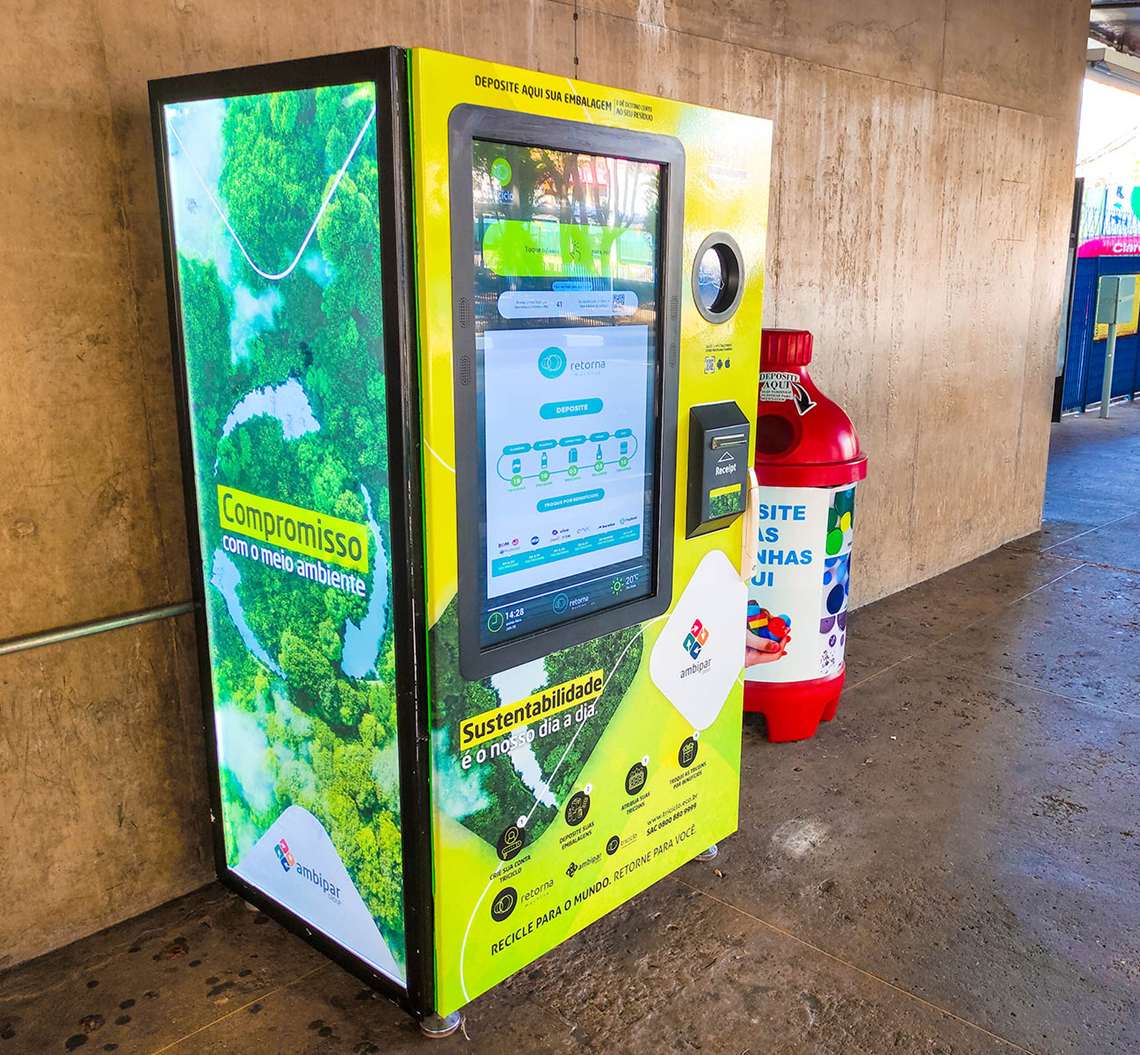 Retorna machines se espalham pelo País em parceria com marcas como iFood e Bob's