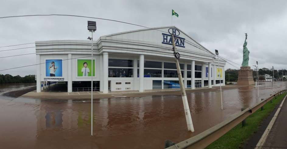 Após temporal no RS, quatro lojas da Havan são afetadas e bairros ficam sem energia
