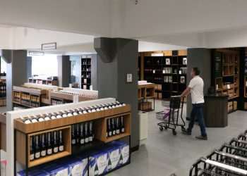 Com investimento de mais de R$ 3 milhões, Vinícola Aurora inaugura loja de vinhos no RS