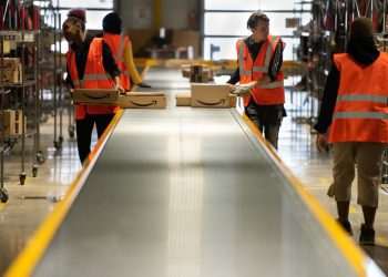 Amazon é multada em 32 milhões de euros na França por monitorar funcionários