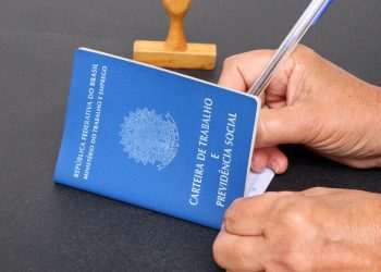 Número de pessoas que buscam emprego há mais de dois anos recua 17,3%