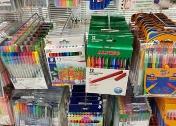 Preços de materiais escolares têm variações de mais de 600% em sites