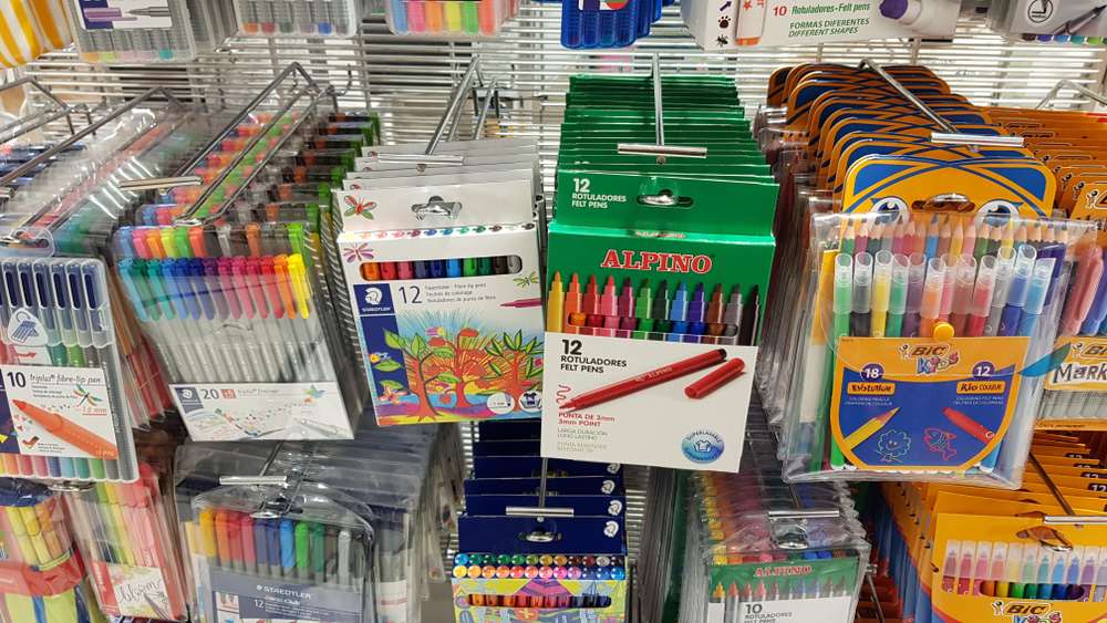 Preços de materiais escolares têm variações de mais de 600% em sites