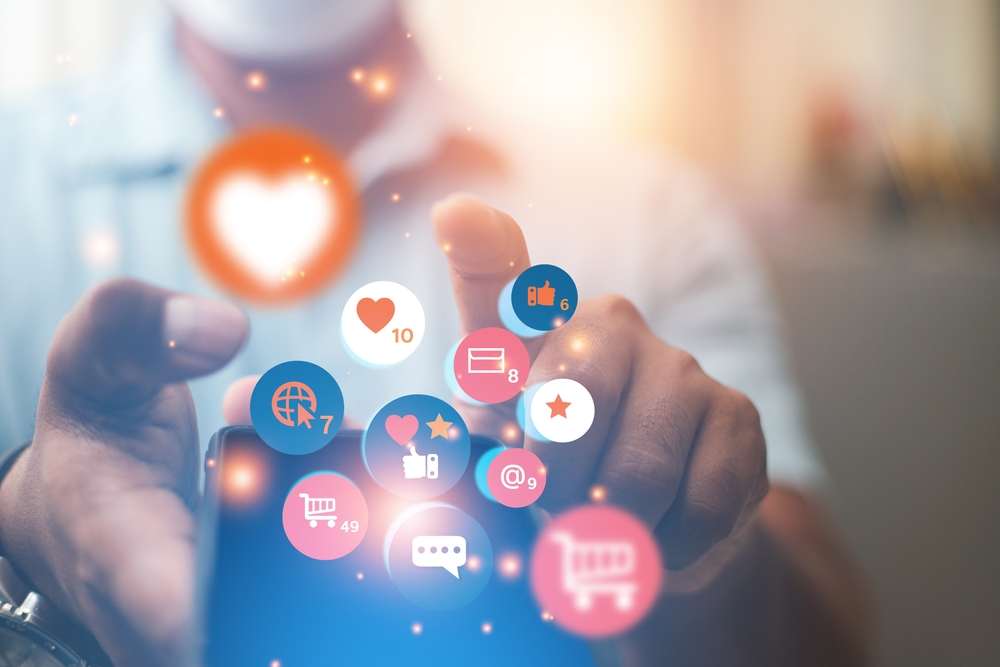 Sete em cada 10 pequenos negócios brasileiros possuem perfis nas redes sociais