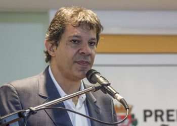 Haddad encerra agenda pública do dia após encontros com CUT, Abrasel e Shein