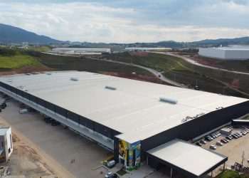 DHL e Adidas abrem centro de distribuição omnichannel e semiautomatizado em Extrema