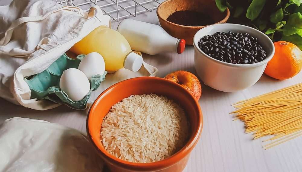 Preço de produtos caem, consumo aumenta, mas cesta básica continua em alta