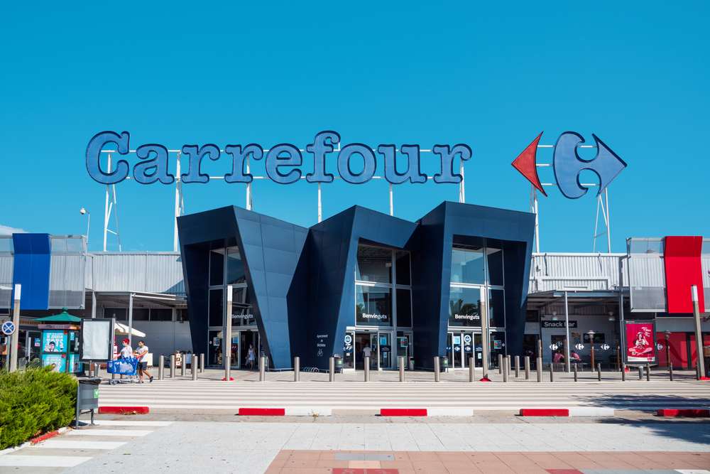 Carrefour tem lucro líquido de 1,64 bilhão de euros em 2023 e anuncia programa de recompra