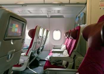 Votação de projeto que proíbe cobrança por escolha de assento em aviões é adiada