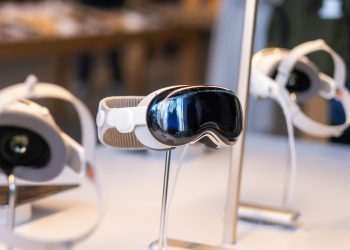 Usuários devolvem óculos Vision Pro, da Apple, após reclamações de dores de cabeça e nos olhos