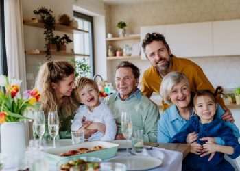 População brasileira começará a diminuir em 2042, diz IBGE