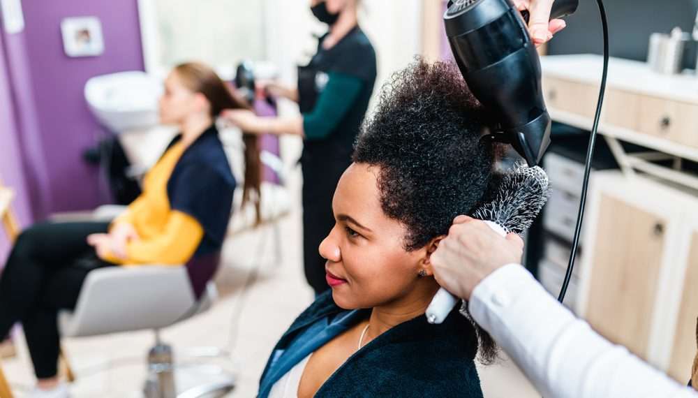 Instituto Embelleze lança campanha de suporte a mulheres em situação de vulnerabilidade