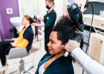 Instituto Embelleze lança campanha de suporte a mulheres em situação de vulnerabilidade