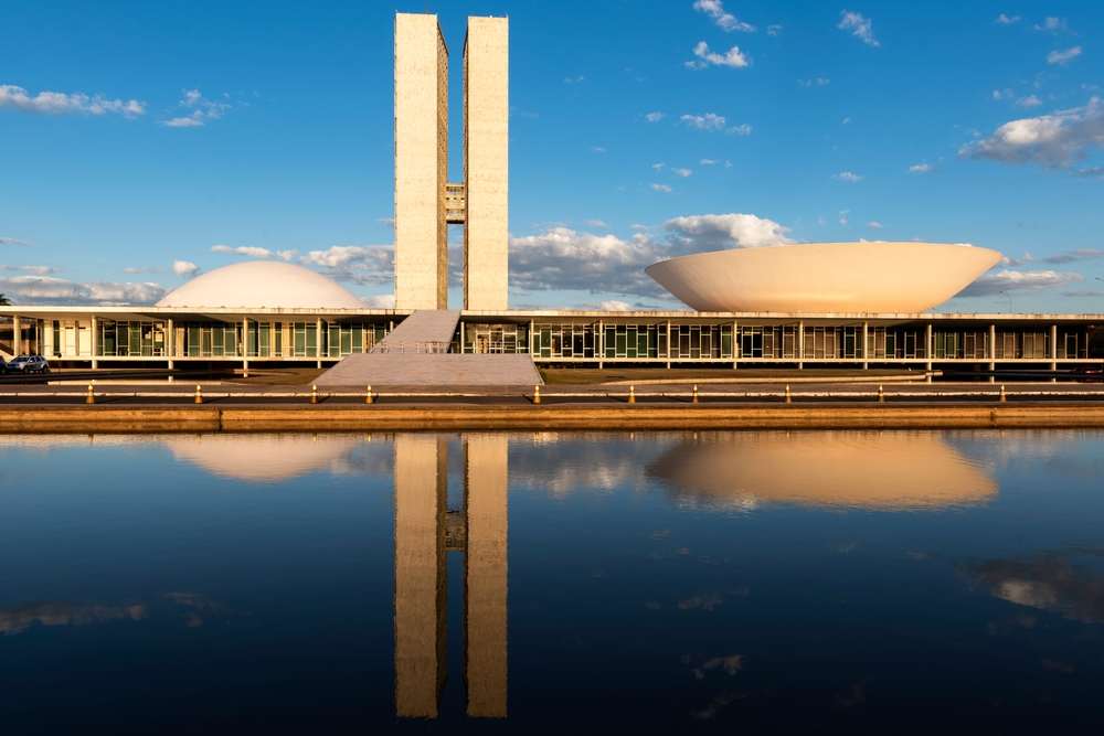 Governo oficializa congelamento de R$ 15 bilhões no Orçamento