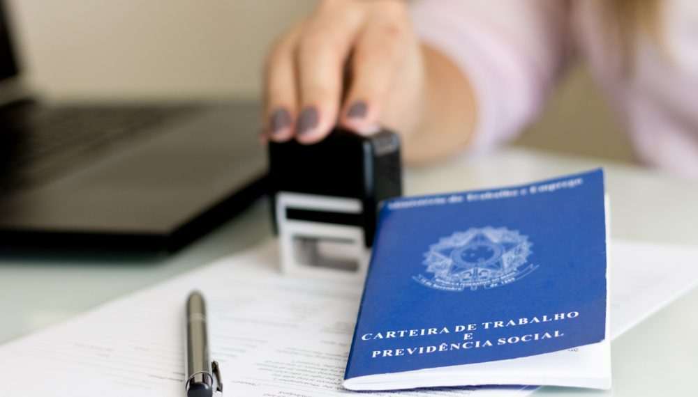 Impacto de novo empregos na economia e consumo dos brasileiros