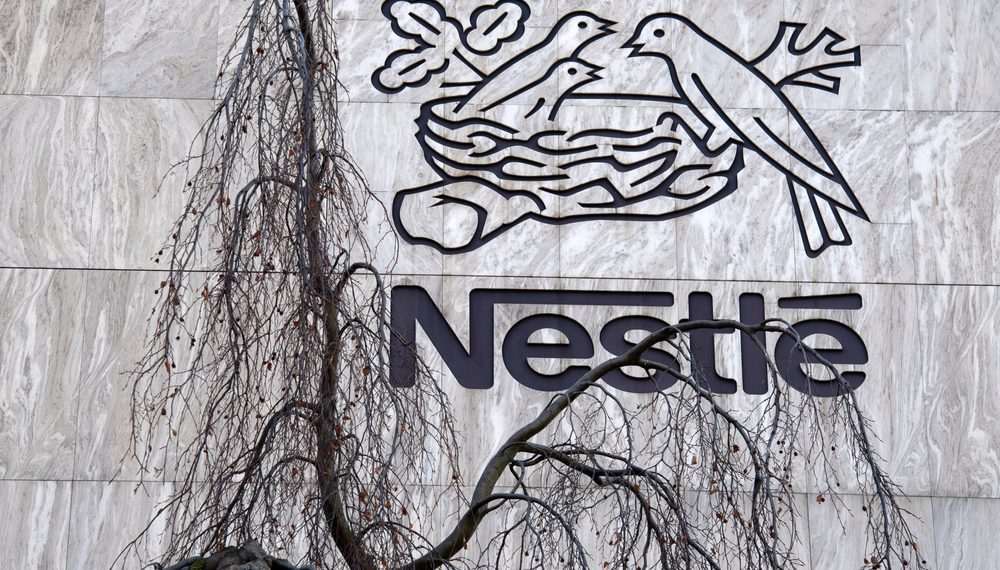 Nestlé é denunciada por descumprimento das regras de aplicação da lupa em produto
