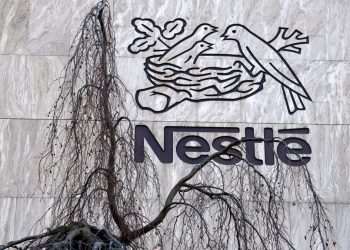 Nestlé é denunciada por descumprimento das regras de aplicação da lupa em produto