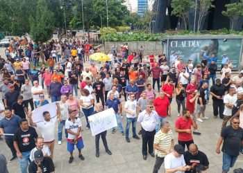 Motoristas de aplicativo protestam contra regulamentação da categoria pelo governo