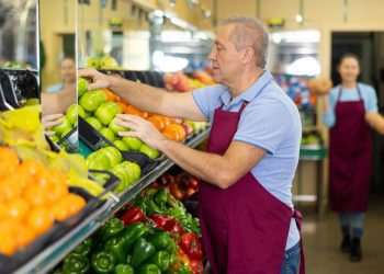 Grupo Pereira promove campanha de contratação exclusiva de pessoas 50+