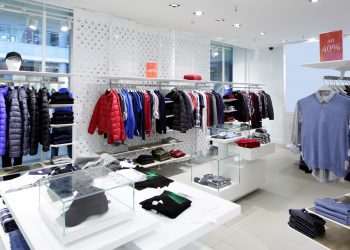 Após queda de 0,5%, varejo físico cresce 0,4% em março, aponta Serasa Experian