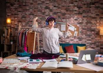 Geração Z: vídeos sobre o processo de fabricação da moda estão se tornando virais