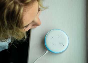 Alexa, da Amazon, pode subir preço em versão mais inteligente para competir com ChatGPT