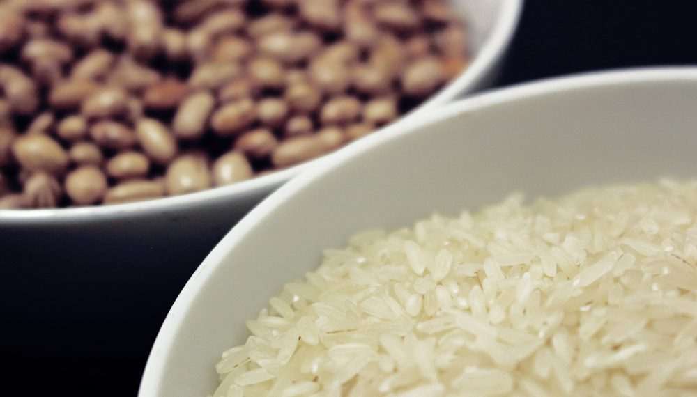 Indisponibilidade de produtos volta a crescer em maio, enquanto preços de arroz e café disparam no mercado